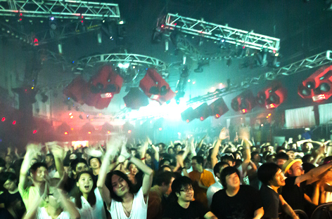 Japan officially eases no-dancing law image