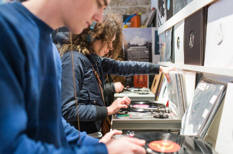 Parisian record shop La Source to close image