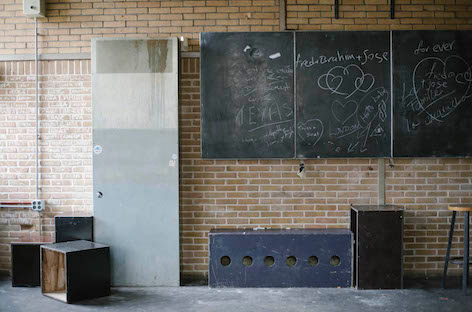 De School announces special weekend with three parties image