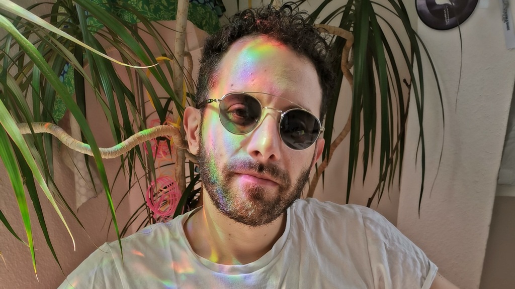 The prolific DJ and producer Jasen Loveland has died image
