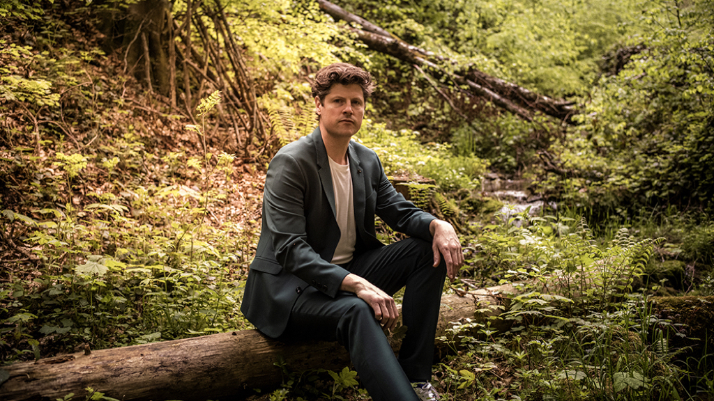Mano Le Tough to release new album, At The Moment, via Pampa Records image