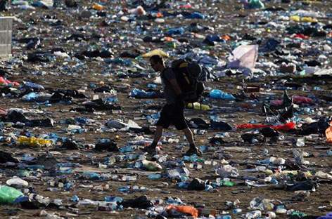 Glastonbury Festival moves to ban plastic bottles in 2019 image