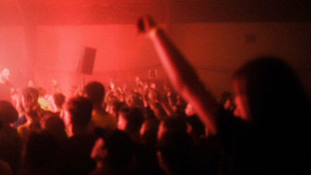 Berlin tests indoor club events to reopen 'without distancing, without masks' image