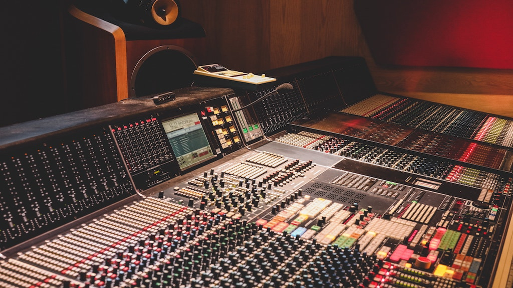 Six major UK music companies report average gender pay gap of 25.3 percent image