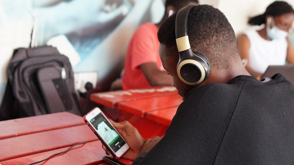 Electronica is the most 'infectious' musical genre, new study finds image