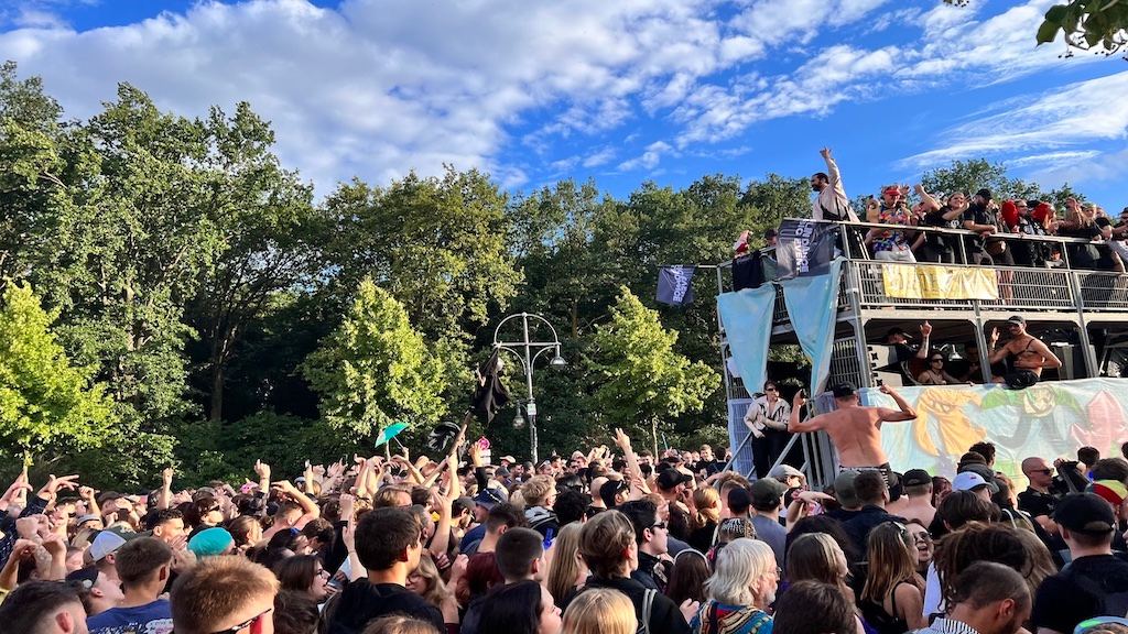 200,000 people attend Rave The Planet, Berlin's new version of Love Parade image