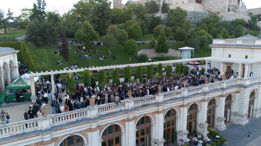 Castle Vibes Open-air Daytime House Party in Buda Castle Neo ...