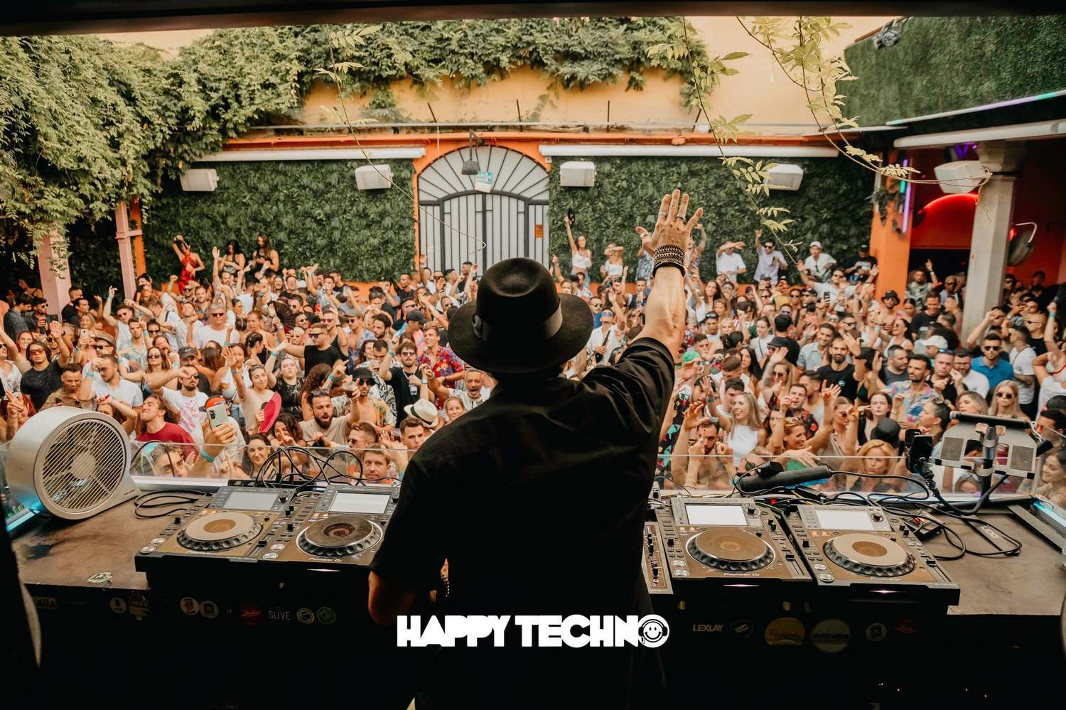 ***SOLD OUT*** HappyTechno Open Air / Daytime Air at La Terrrazza - フライヤー裏