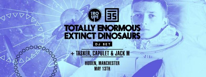 Totally Enormous Extinct Dinosaurs - A Journey Around the Galaxies - Página frontal