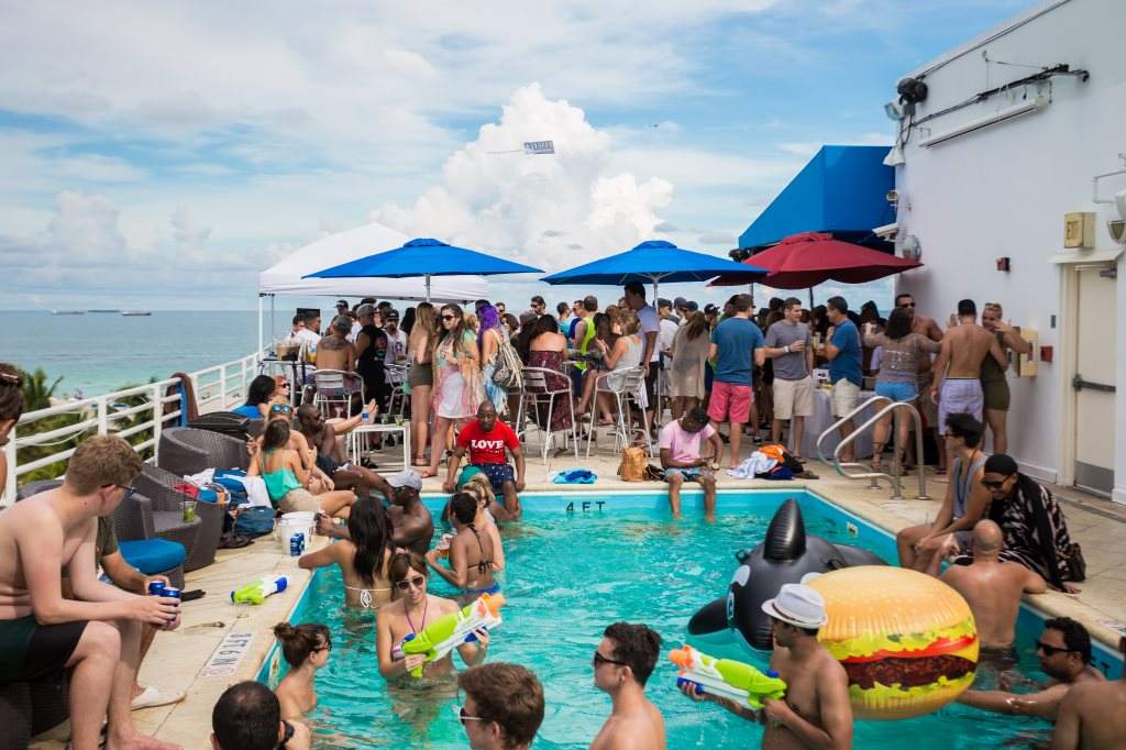 Into The Deep: #1 Rooftop Pool Party in South Beach - Página trasera