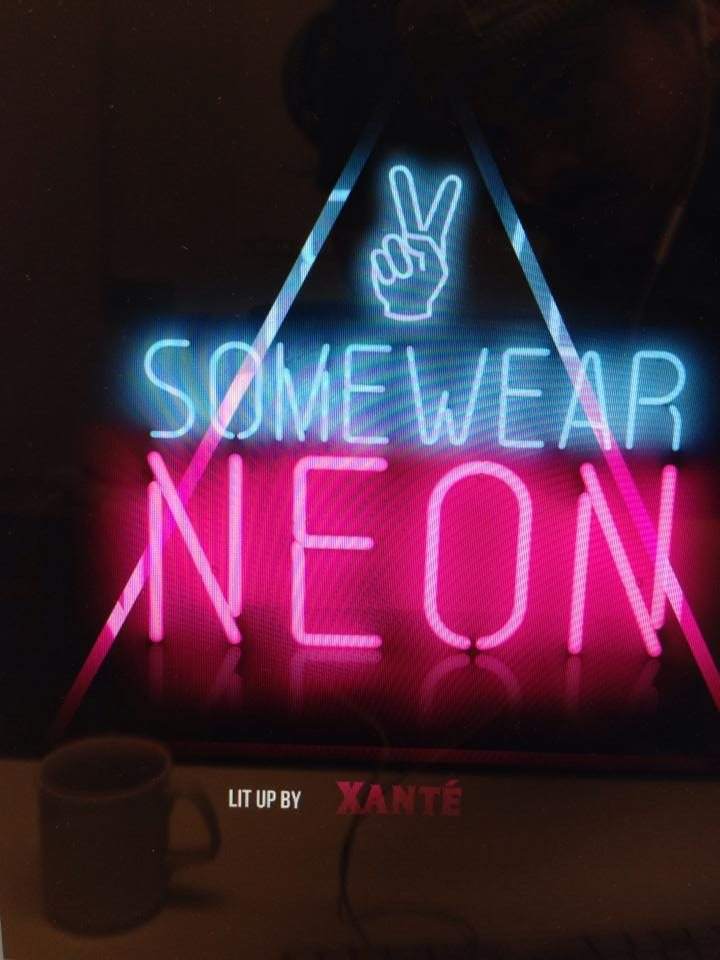 Somewear Neon Night - Página frontal