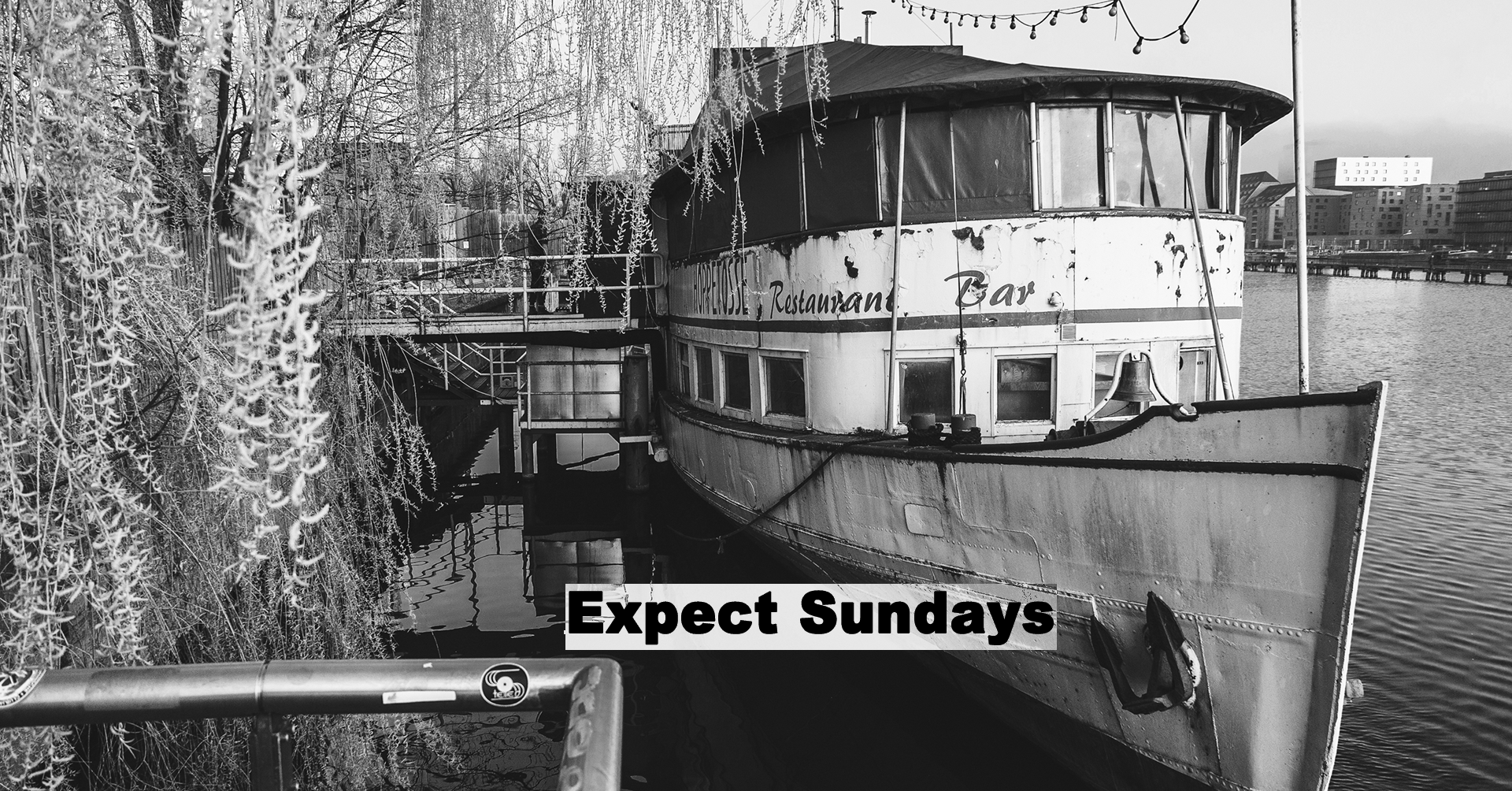 Expect Sundays - Página frontal