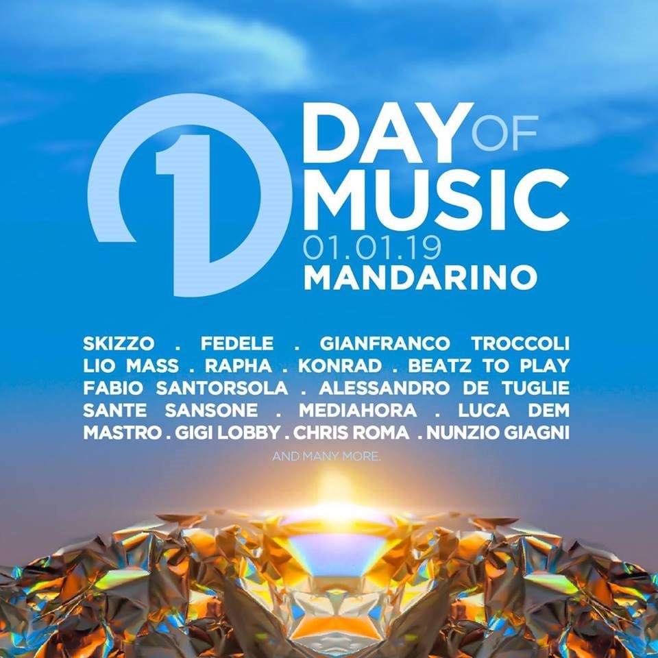 Mandarino Club: 1 Day of Music - First Day Celebration - Página frontal