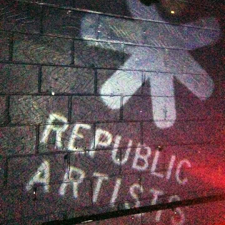 Republic Artists Bank Holiday Sunday Special - Página trasera