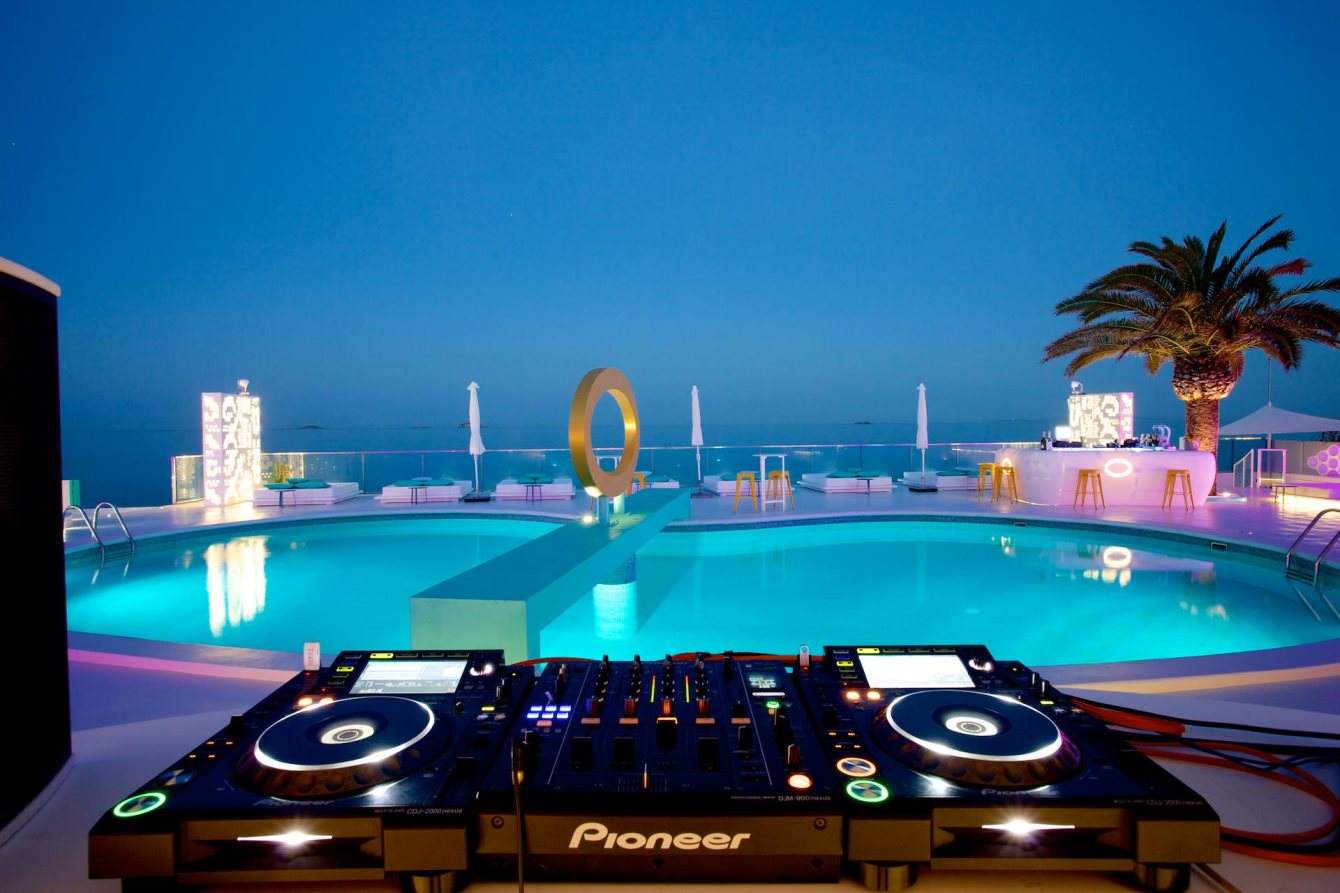 Mobilee Pool Ibiza - Opening - - Página trasera