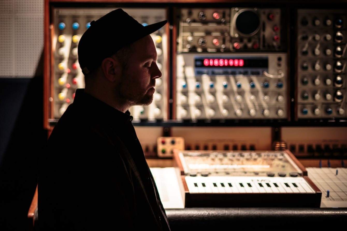 DJ Shadow & Machinedrum - Página frontal