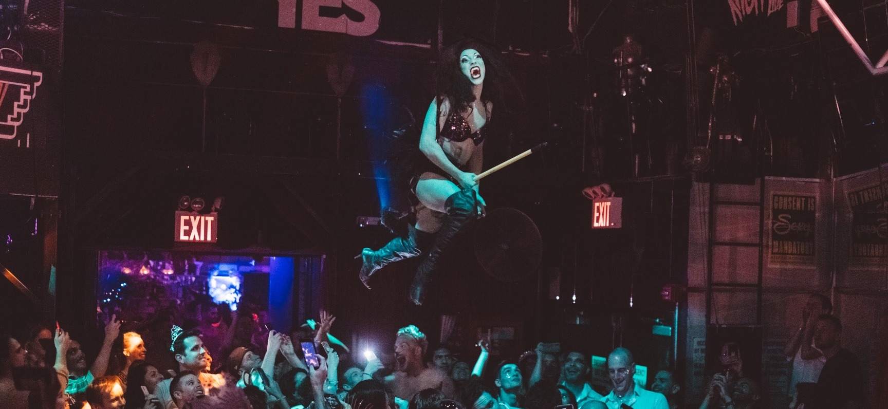 The Evil Queen's Halloween Drag Brunch NYC / Brooklyn en Queen Bar