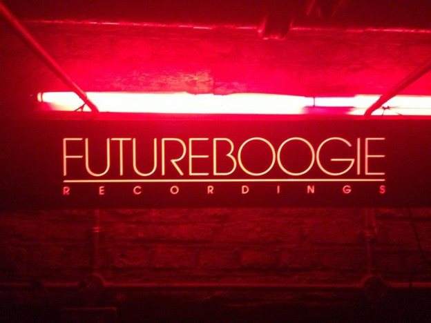 Futureboogie Valentines Roller Disco with Tiger & Woods + Rayko - Página frontal