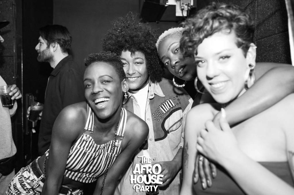 The Afrohouse Party - Página trasera