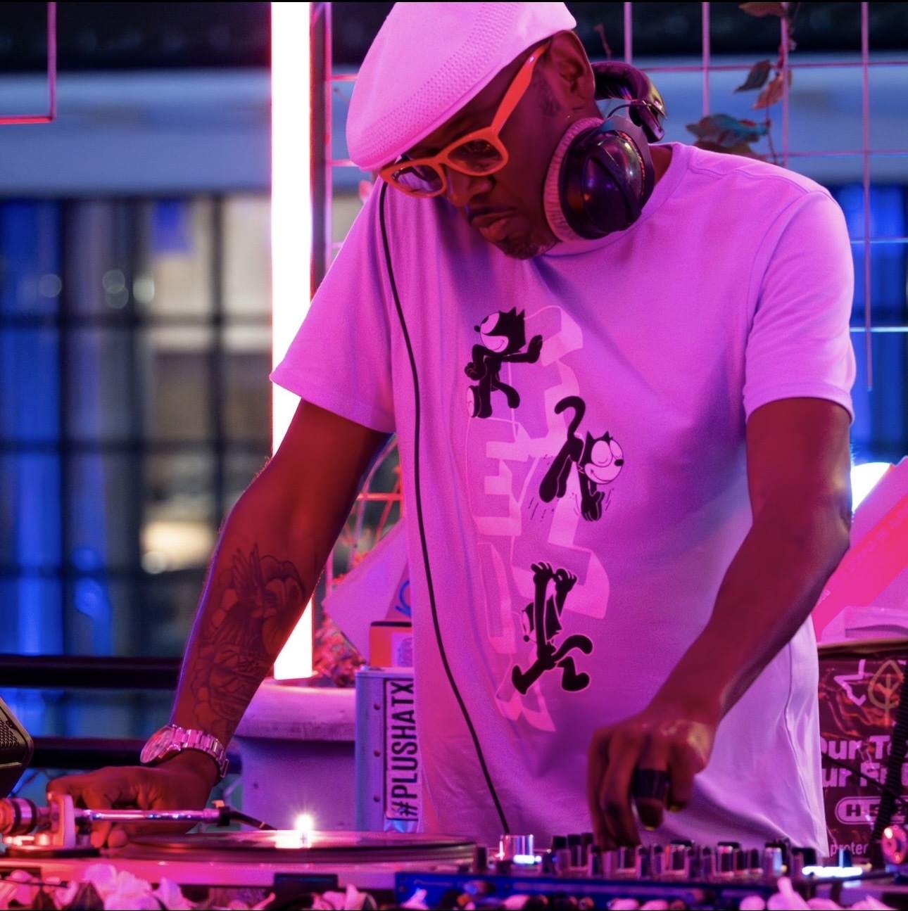DJ Q & Brett Johnson (Vinyl Night) ( + Afters) at XuXa, Austin