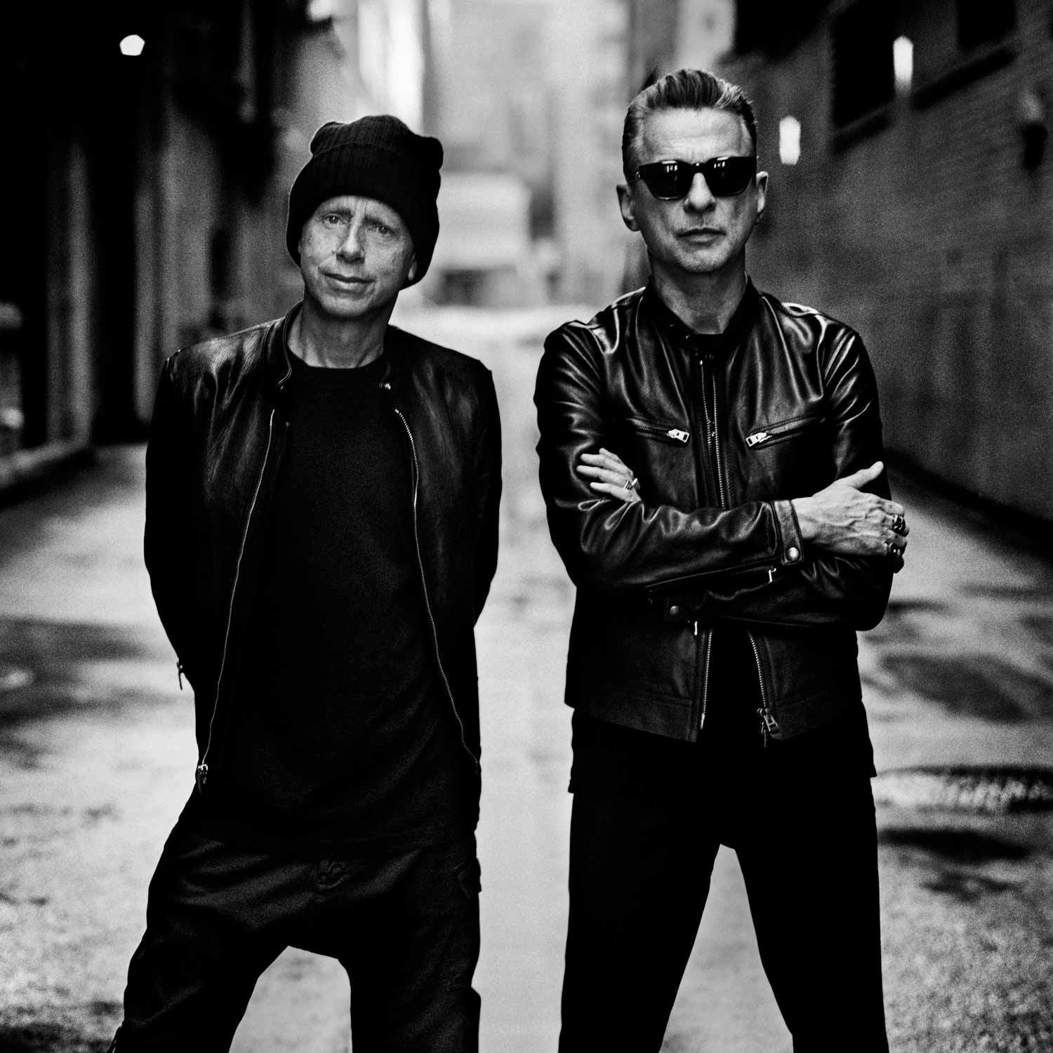 Depeche Mode: Memento Mori Tour - Página frontal