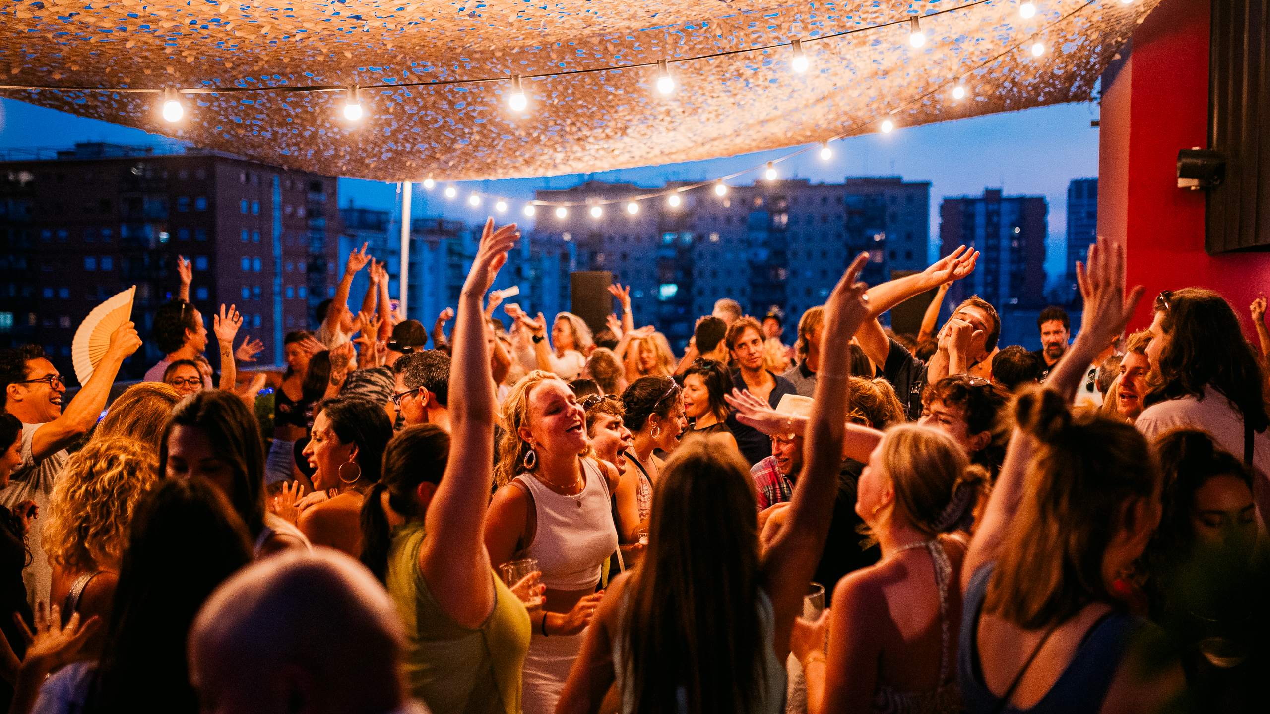 The 90s party pres: 90's Rooftop Opening Party at Hotel Vincci Bit ...