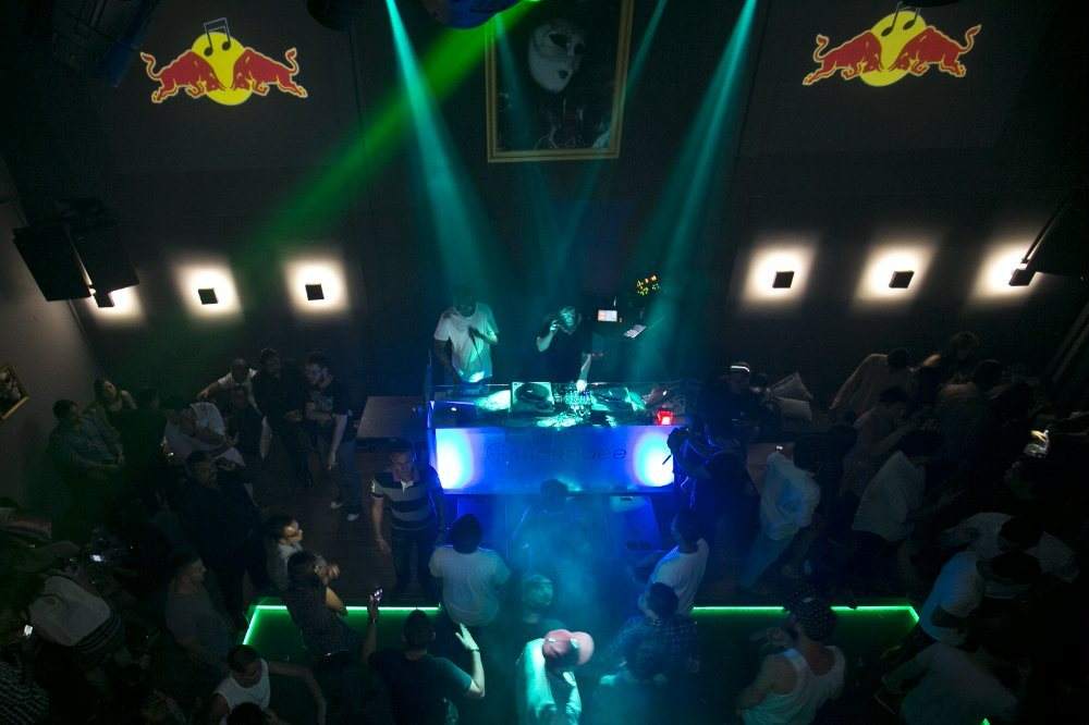 Red Bull Music Academy presents Showcase at Aria Week - Página frontal