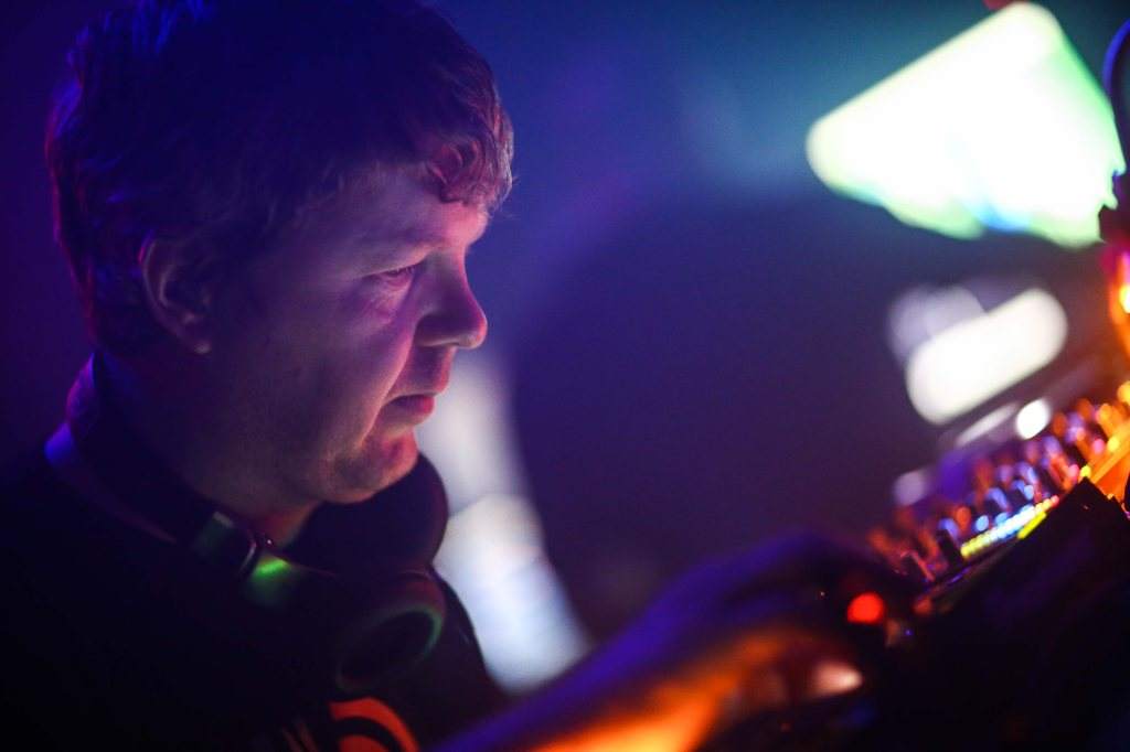 Bedrock Easter Special with John Digweed - フライヤー表