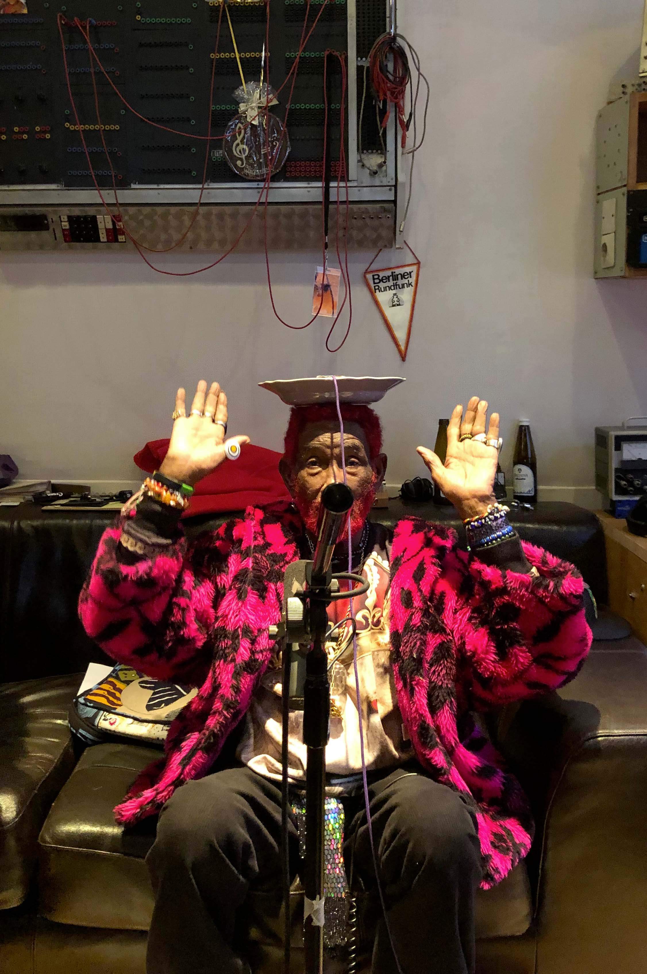 'Spatial...No Problem' A Lee 'Scratch' Perry Immersive Listening Experience - Página frontal