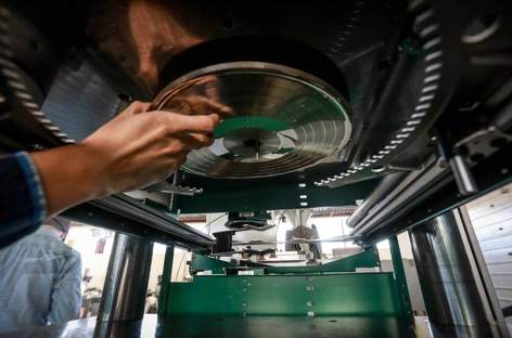 Canadian company designs new, faster record pressing method image