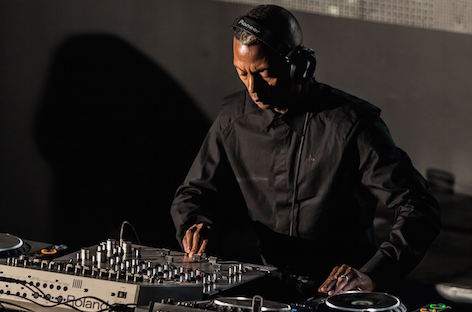 Jeff Mills hit by bottle at Spain's Club Area 42 image