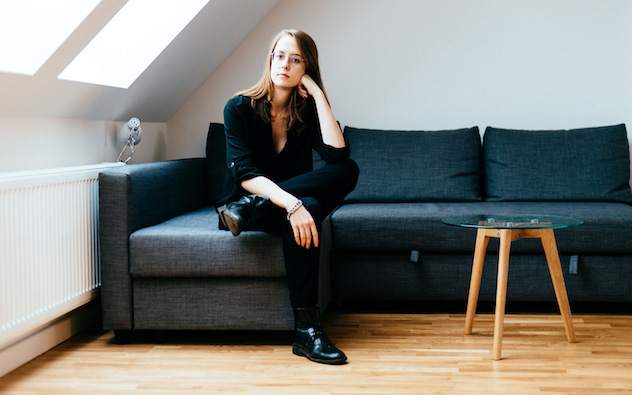Avalon Emerson heads home for a North American tour image