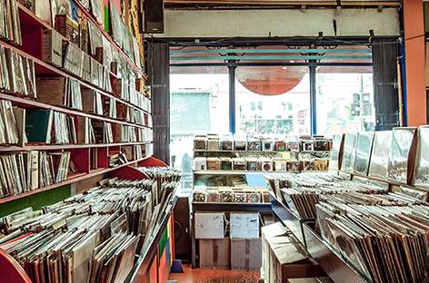 Vinyl sales in UK hit 25-year high image