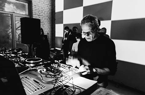 Frank Bretschneider curates first Raster compilation, SICHTEN 1 image