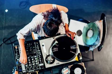 Experimental turntablist Maria Chavez made her new album using a record made up of empty locked grooves image