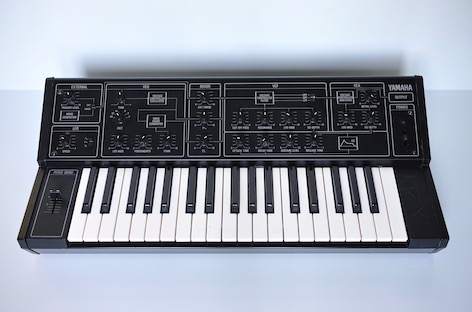 かつてAphex Twinの所有していたシンセYamaha CS-5がオークションに