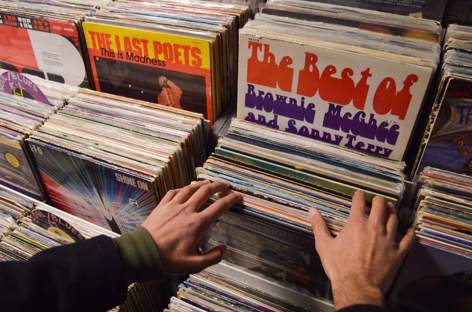 Vinyl sales surpass CD sales for the first time in decades image
