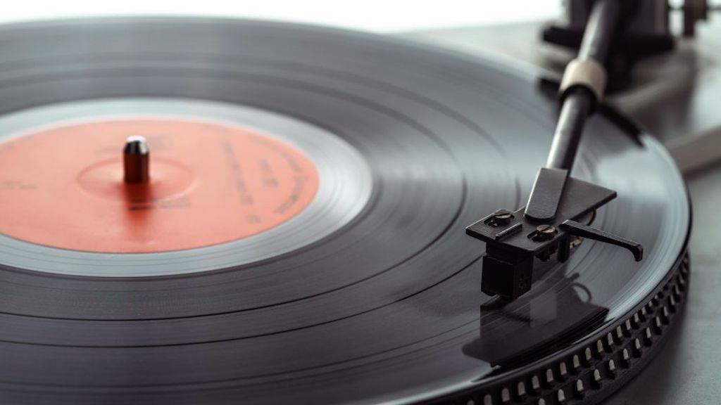 US vinyl sales set new modern-era record for the format image