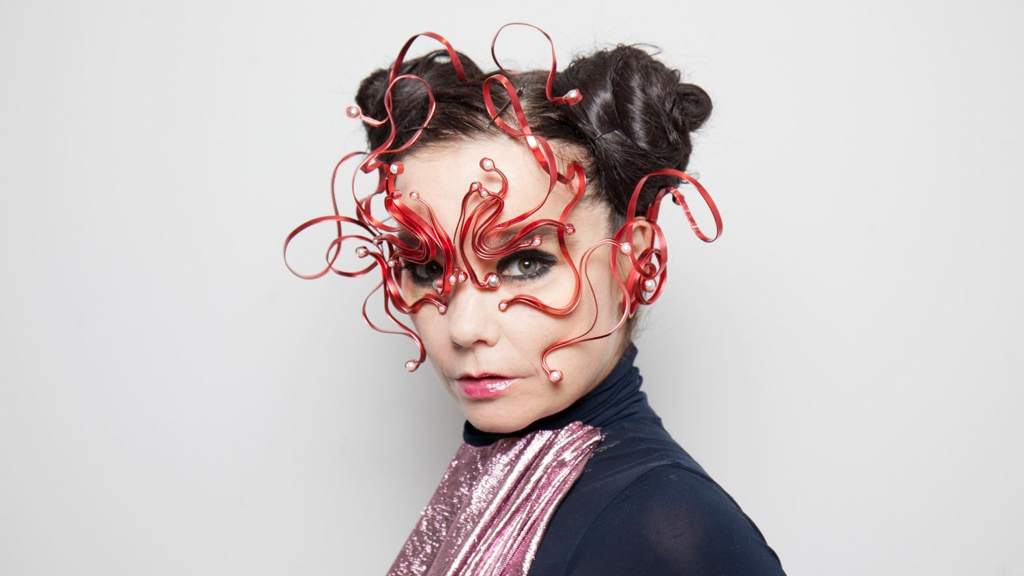 Björk reveals details on new album, saying it's made for living room 'clubs' image