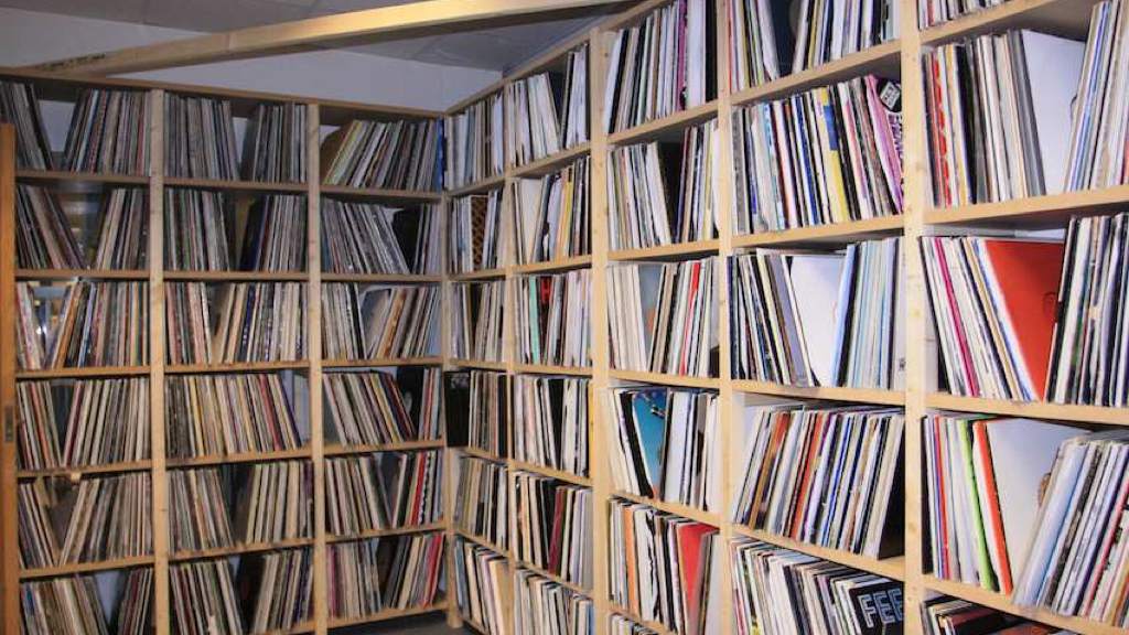 Discogs users bought nearly 12 million vinyl records in 2020, up 40% from 2019 image