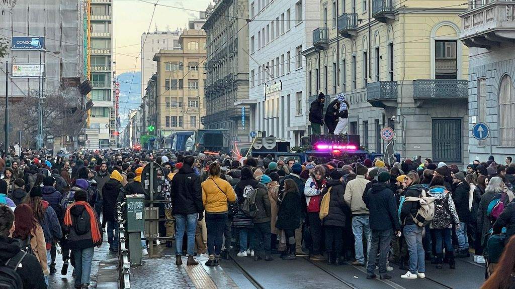 'We'll continue to fight': Thousands gather in Italian cities to protest incoming 'anti-rave' law image