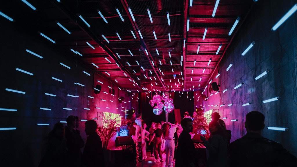 Covid-19 latest: Dance floors reopen in Australia's Victoria and New South Wales image