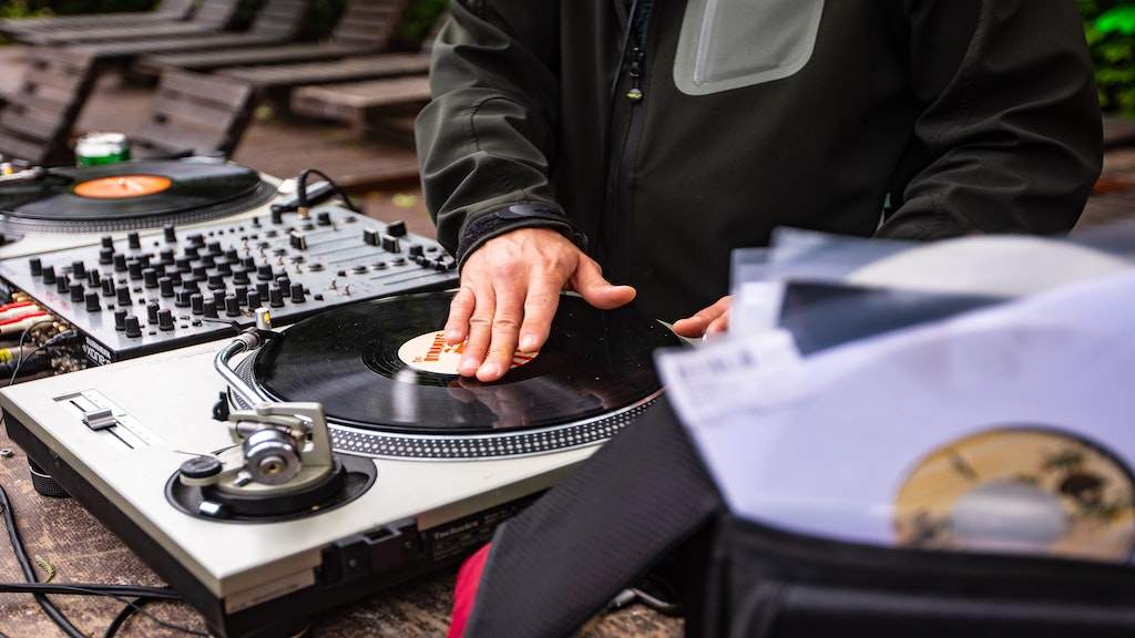 RA and AVA Festival are hosting a free DJ workshop in Belfast image