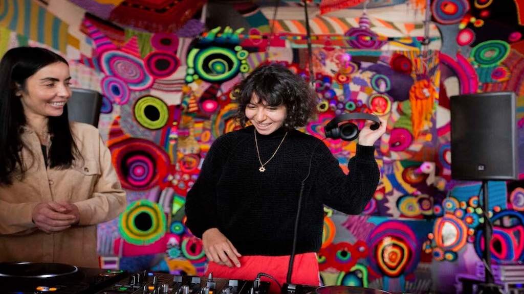Nour hosts DJ workshops with women and gender minority refugees in Berlin image