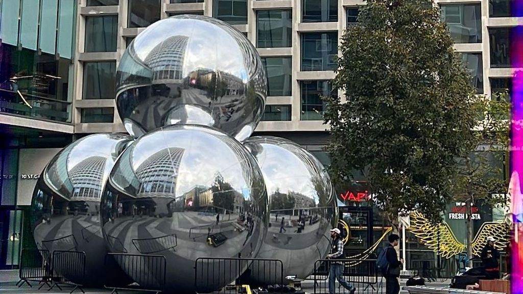 Mount Kimbie art installation runs amok in Central London image