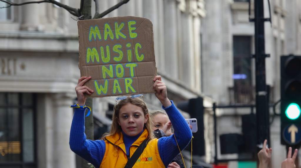 Thousands of ravers gather in London to protest war in Ukraine image