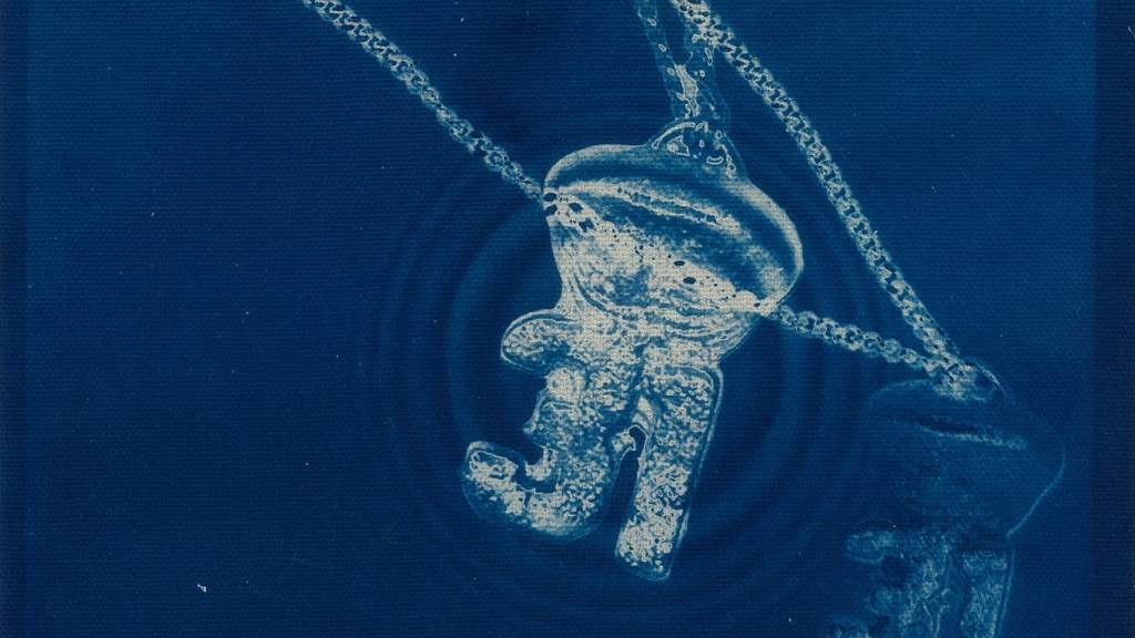 8ULENTINA, Türkiye'nin fotoğrafında deprem yardımı için fon toplamak amacıyla bir derlemeye sponsor oluyor