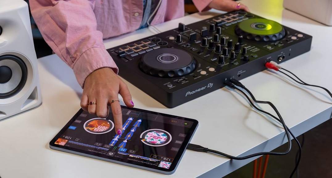 New rekordbox iOS update allows DJing with only iPhone or iPad · News RA