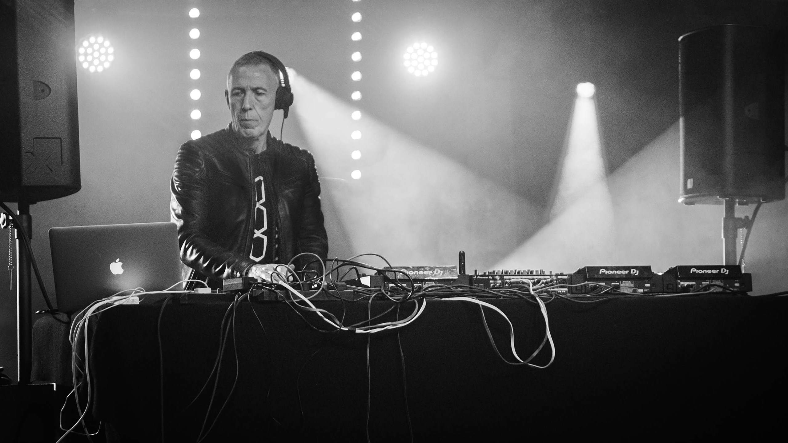 DAVID DUNNE · Artist Profile