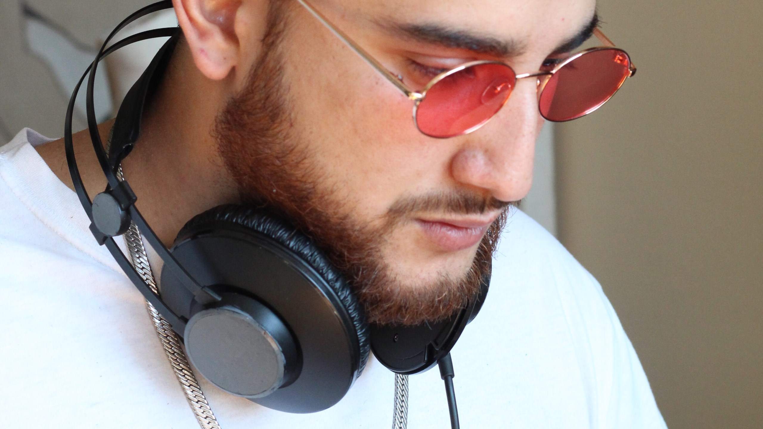 Juan aka grizzly · Artist Profile